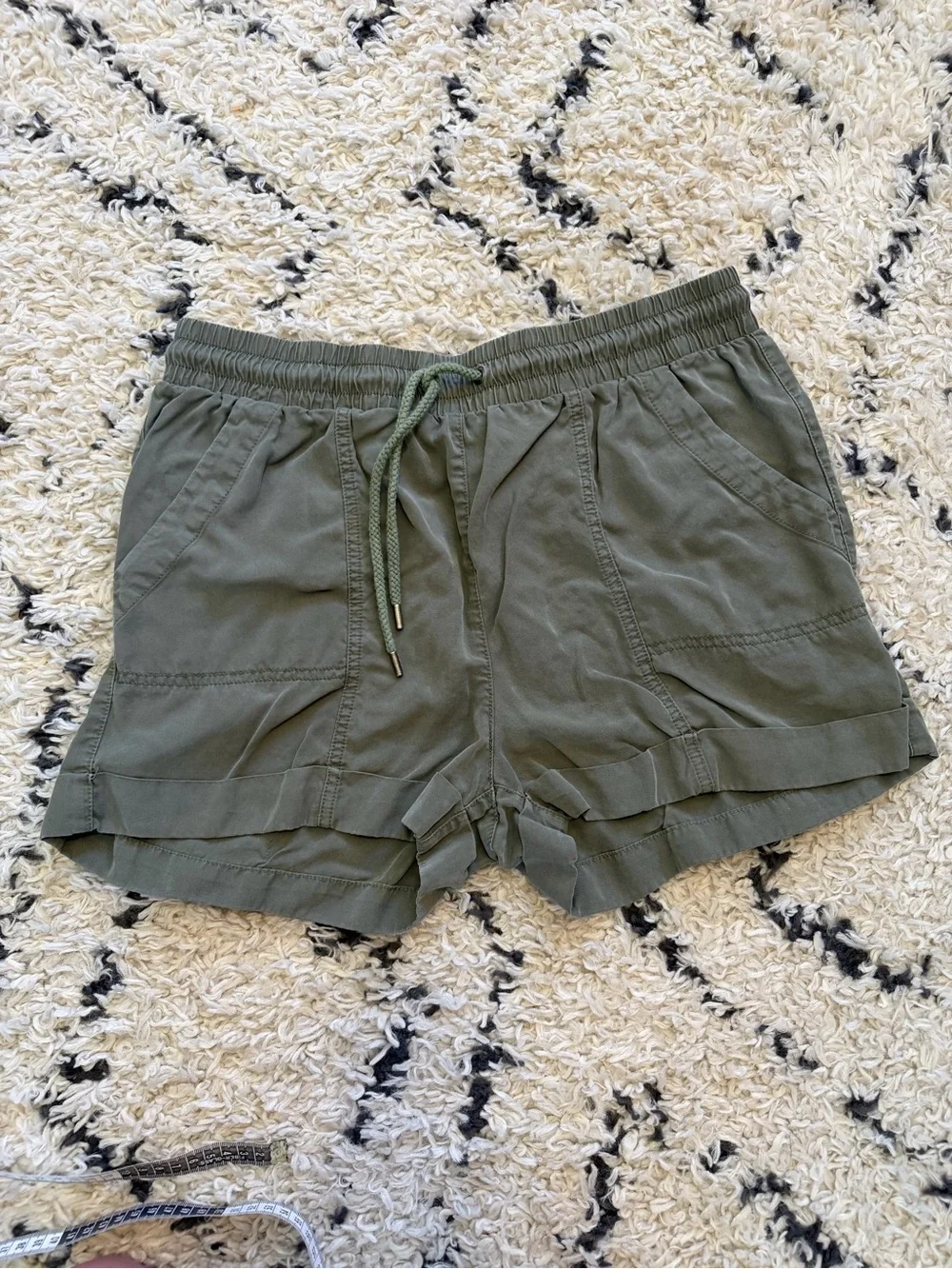 Universal Thread Olive Green Drawstring Shorts Woman size M - Picture 3 of 6